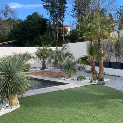 massif végétal à Lunel Viel près de Montpellier dans l'Hérault 34