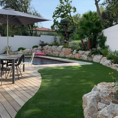 gazon synthétique à Lunel Viel près de Montpellier dans l'Hérault 34